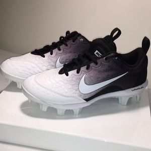 New Nike Hyperdiamond Ladies Size 7.5m Cleats